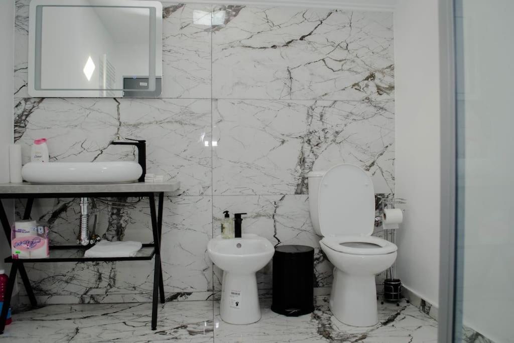 Pentgarden Penthouse Jacuzzi Lejlighed Târgu Jiu Eksteriør billede
