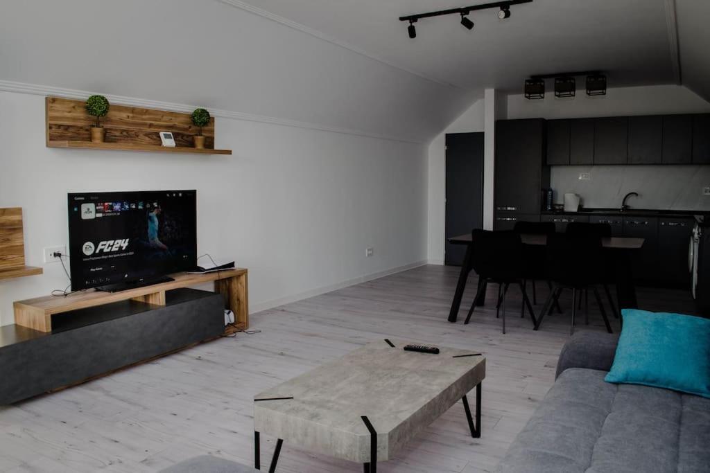 Pentgarden Penthouse Jacuzzi Lejlighed Târgu Jiu Eksteriør billede