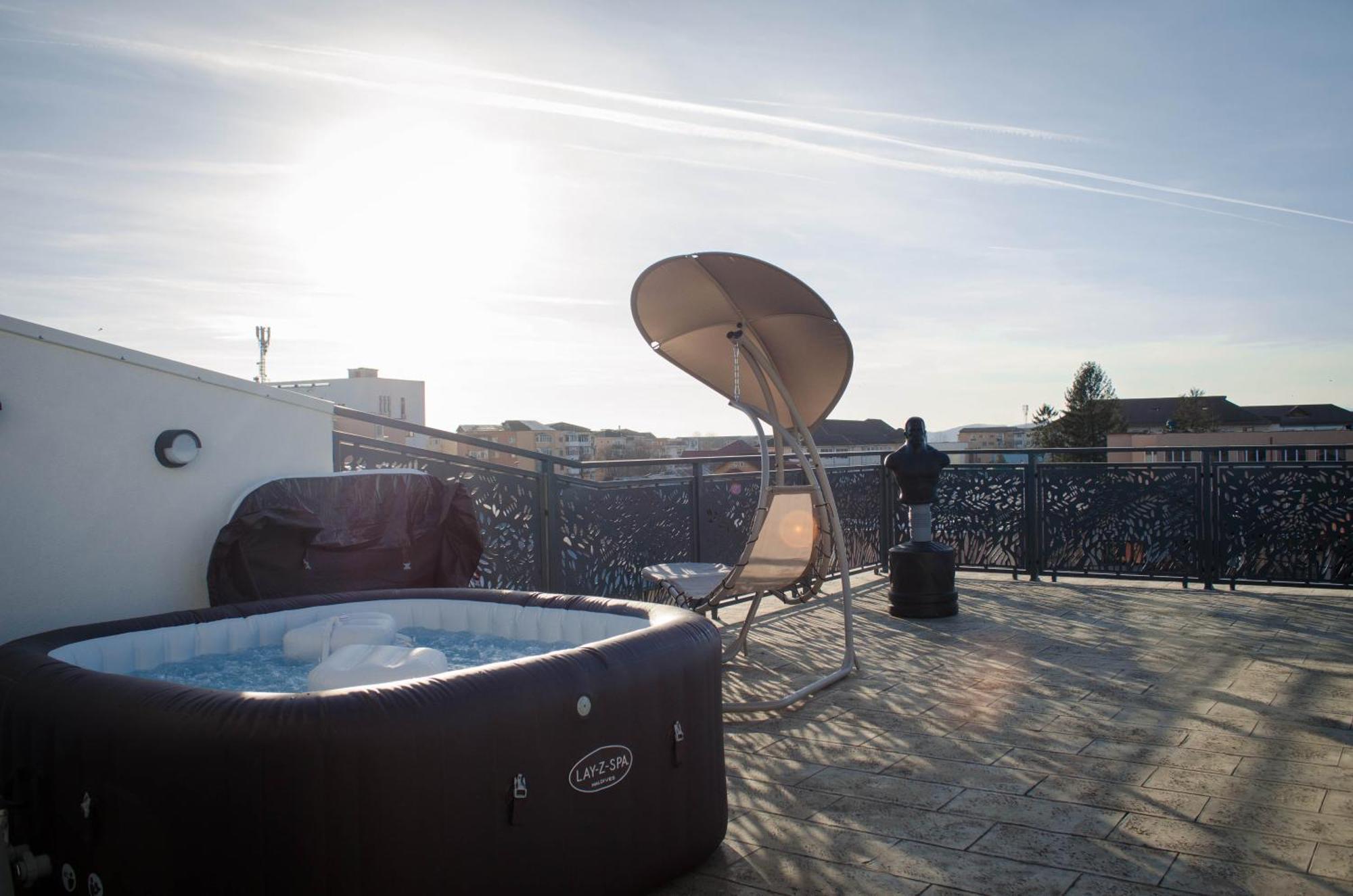 Pentgarden Penthouse Jacuzzi Lejlighed Târgu Jiu Eksteriør billede