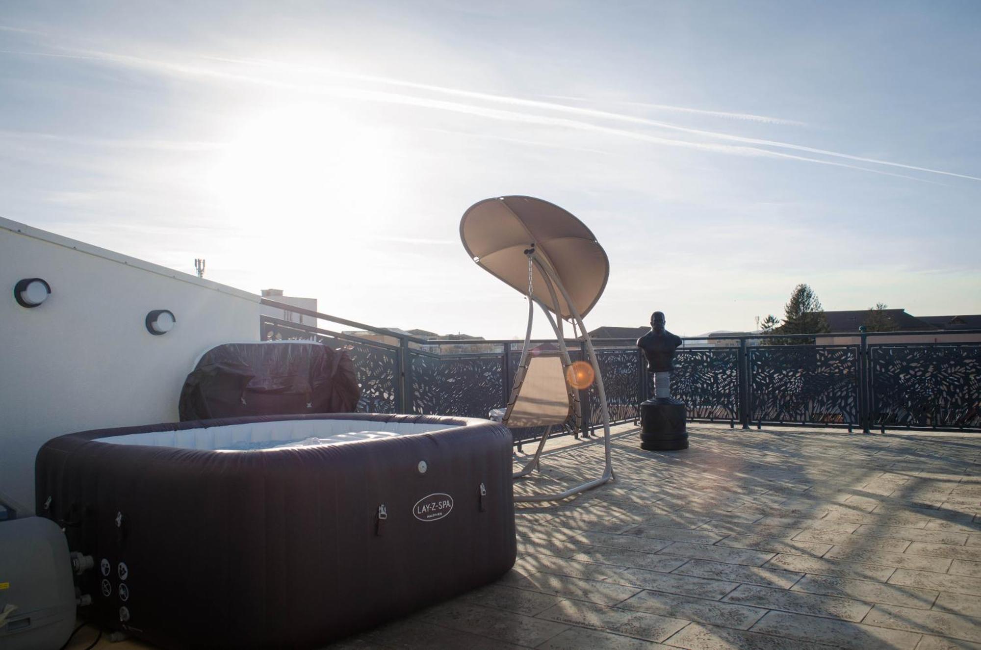 Pentgarden Penthouse Jacuzzi Lejlighed Târgu Jiu Eksteriør billede